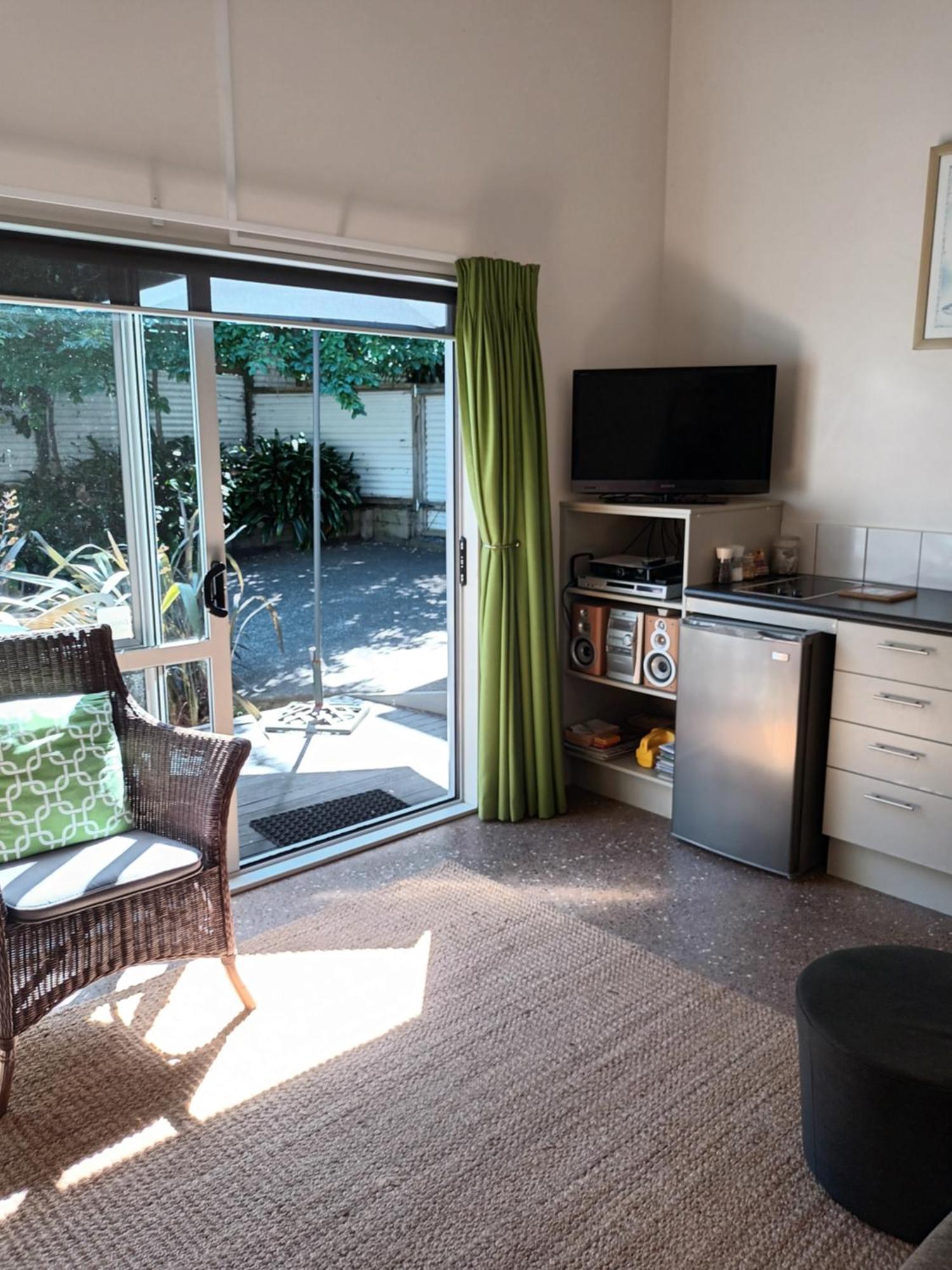 Island Breeze Apartment Oneroa Exterior photo