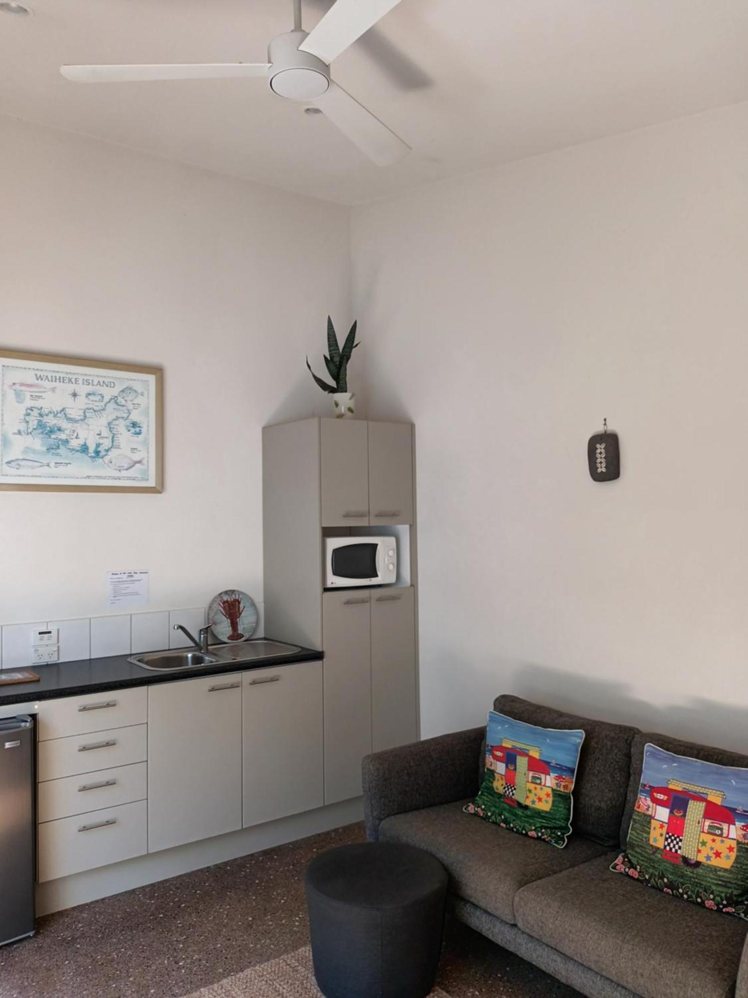 Island Breeze Apartment Oneroa Exterior photo